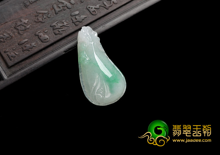 糯冰种飘翠缅甸翡翠A货福瓜挂件