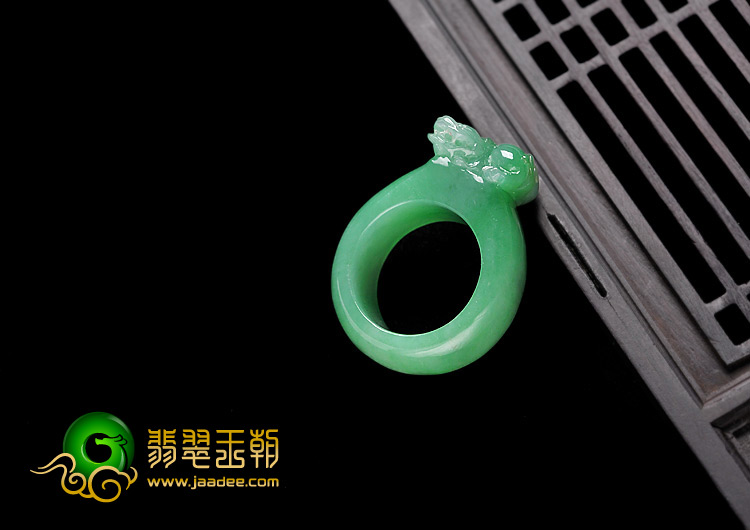 糯冰种翠色缅甸翡翠A货指环