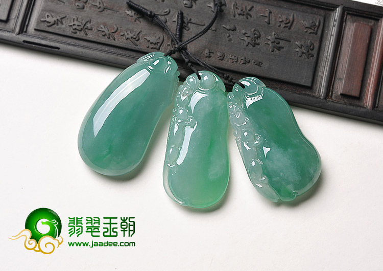 糯冰种绿晴水缅甸翡翠A货福瓜挂件（一批走）