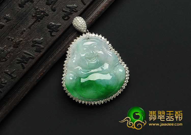 糯冰种翠色缅甸翡翠A货镶白金玉佛胸坠（真钻）