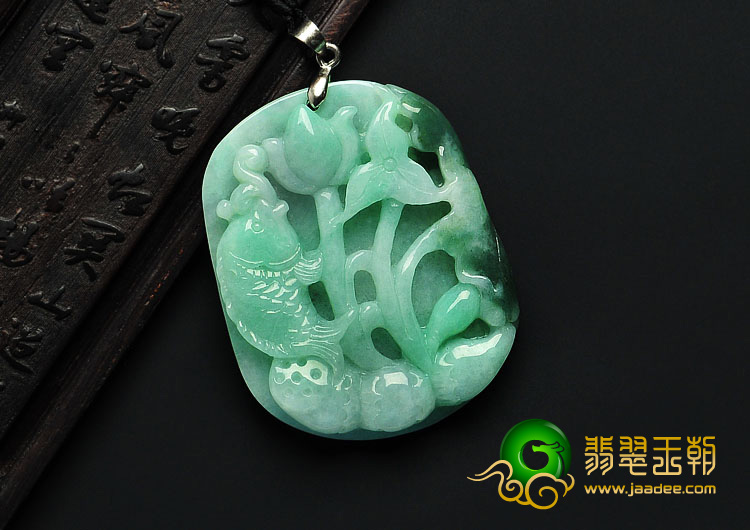糯冰种淡绿色缅甸翡翠A货年年有余挂件