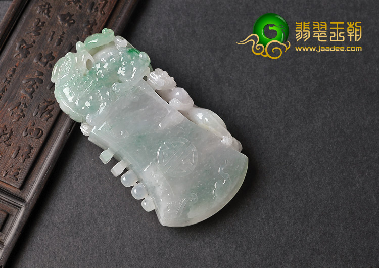 糯冰种晴水略飘翠缅甸翡翠A货府中有龙挂件