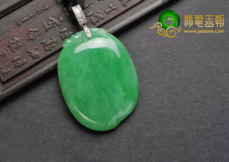 冰种阳绿满绿缅甸翡翠A货镶白金扣满绿福瓜挂件（真钻）
