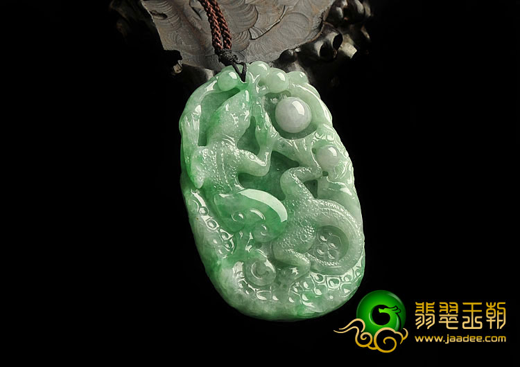 糯冰种春带彩缅甸翡翠A货今非昔比挂件