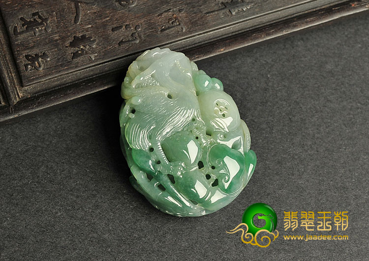 糯冰种翠色缅甸翡翠A货一路连科挂件