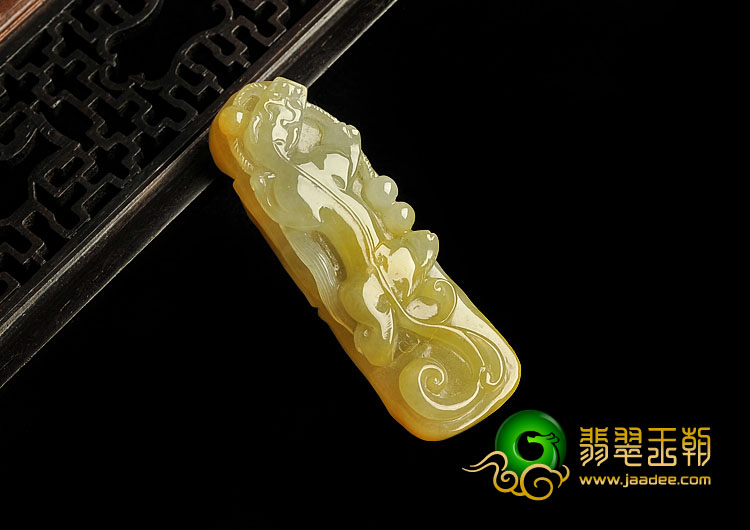 糯冰种黄翡缅甸翡翠A货草龙挂件