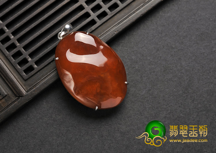 糯冰种红翡缅甸翡翠A货镶银胸坠