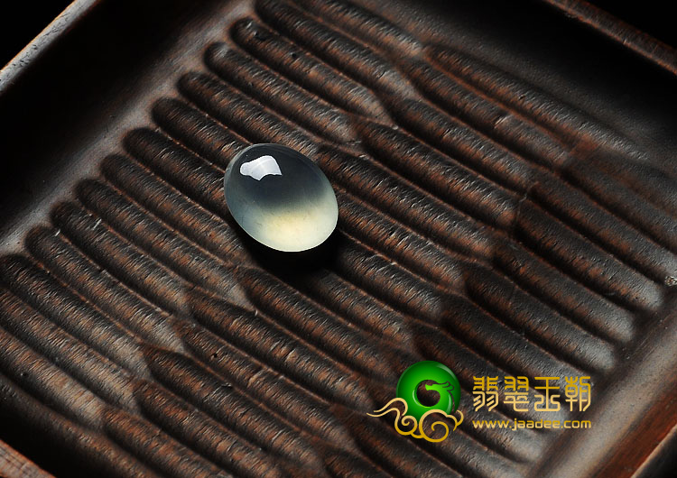 冰玻种淡晴水缅甸翡翠A货戒面