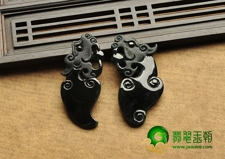 糯冰种墨翠缅甸翡翠A货仿古龙挂件（一对）