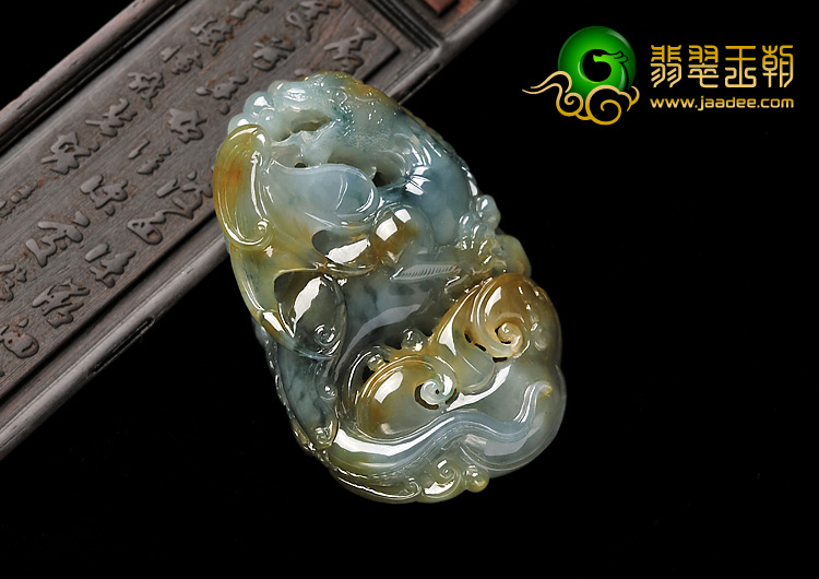 冰种蓝晴水略带黄翡缅甸翡翠A货龙行如意手玩件