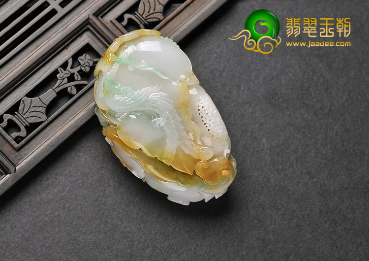 糯冰种三彩缅甸翡翠A货凤戏牡丹手玩件