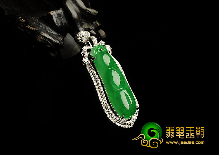 冰种正阳绿满绿缅甸翡翠A货镶白金四季豆胸坠（真钻）
