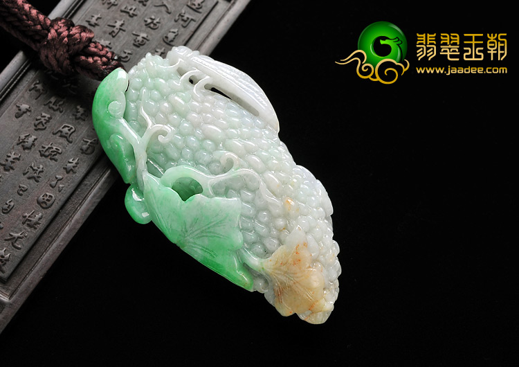 糯冰种翠色略带黄翡缅甸翡翠A货苦尽甘来手玩件