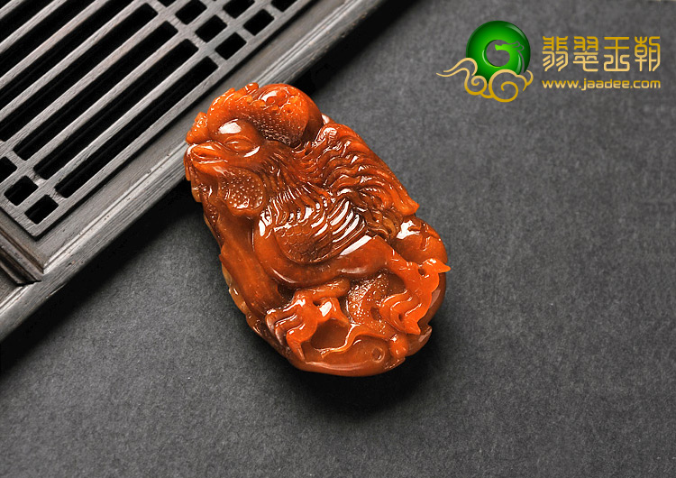 (超值推荐)糯冰种红翡缅甸翡翠A货冠上加官挂件