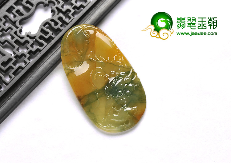 冰种黄翡飘花缅甸翡翠A货中华鲟挂件
