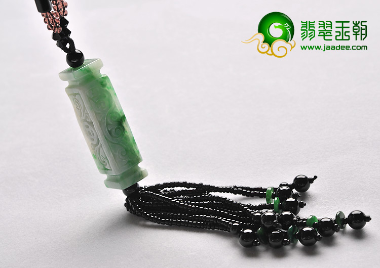 糯冰种翠色缅甸翡翠A货龙柱挂件