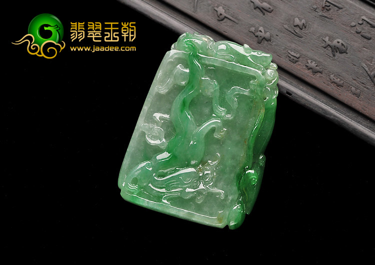 冰种翠色缅甸翡翠A货龙凤牌挂件