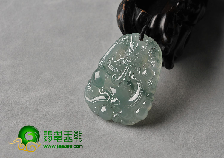 冰种飘花缅甸翡翠A货龙牌挂件