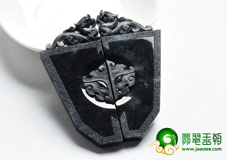 糯冰（乌鸡种）缅甸翡翠A货龙凤牌挂件（一对）