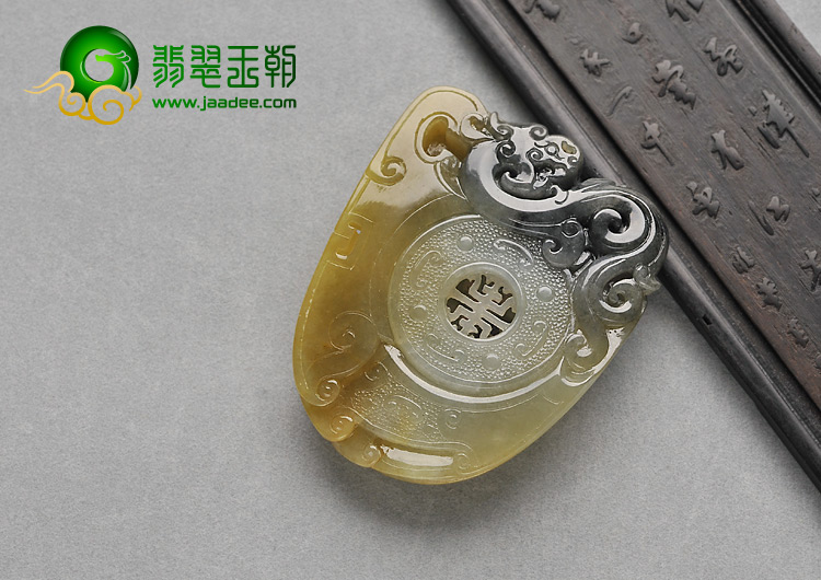 糯冰种黄翡水墨色缅甸翡翠A货仿古龙牌挂件