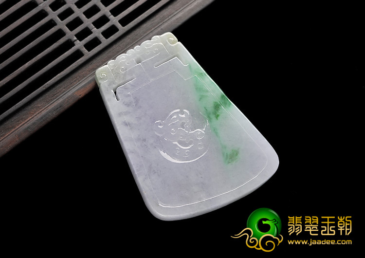 糯冰种春带彩缅甸翡翠A货仿古龙凤牌挂件