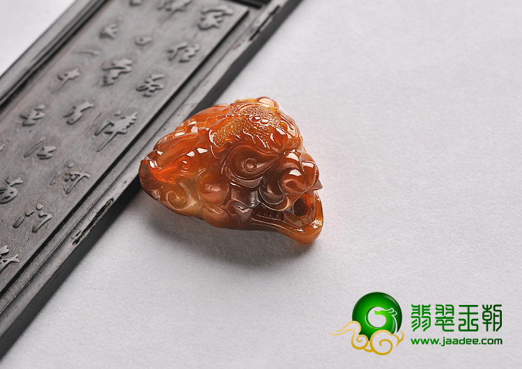 糯冰种红翡缅甸翡翠A货龙头挂件