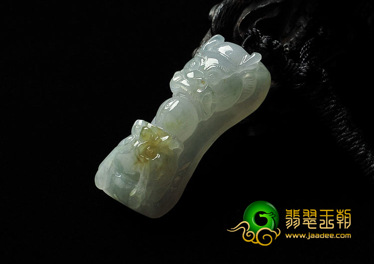 糯冰种淡春缅甸翡翠A货龙钩挂件