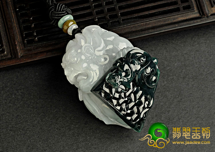 糯冰种蓝水缅甸翡翠A货降龙罗汉手玩件