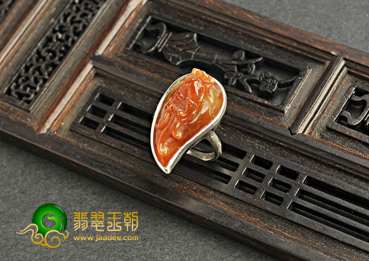 糯冰种红翡缅甸翡翠A货镶银龙头戒指