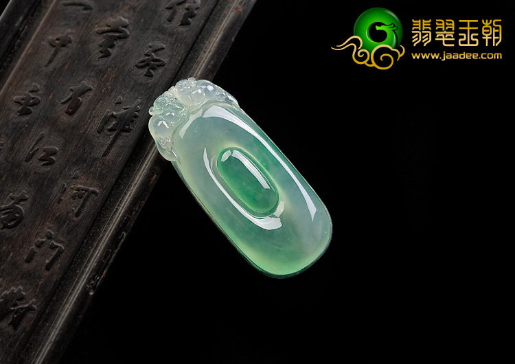 冰种翠色缅甸翡翠A货双龙如意挂件