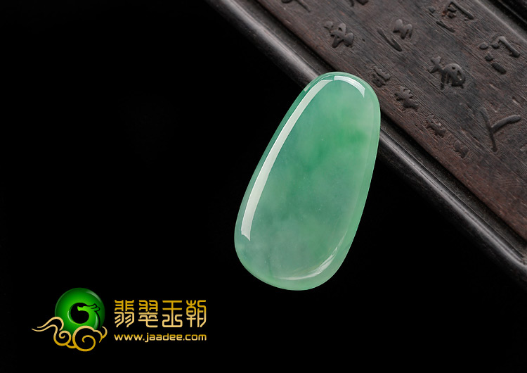 冰种翠色缅甸翡翠A货福瓜挂件