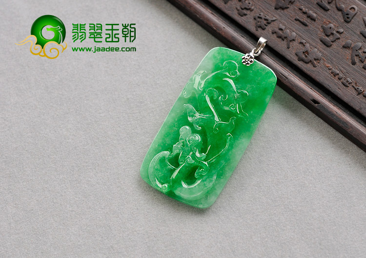 糯冰种阳绿缅甸翡翠A货龙牌挂件