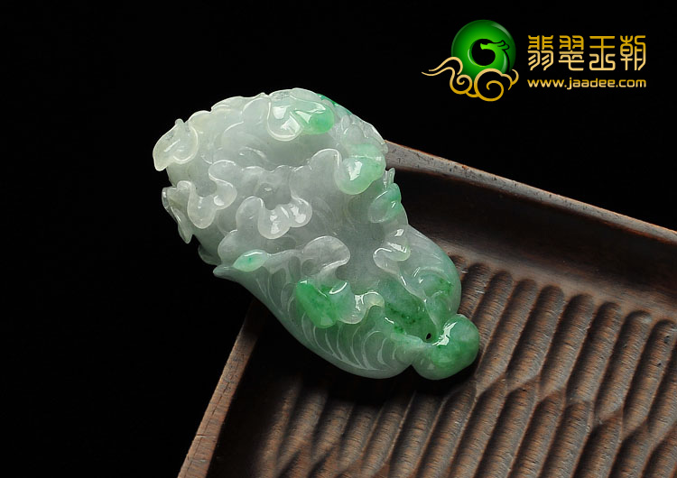 糯冰种飘翠缅甸翡翠A货白菜挂件