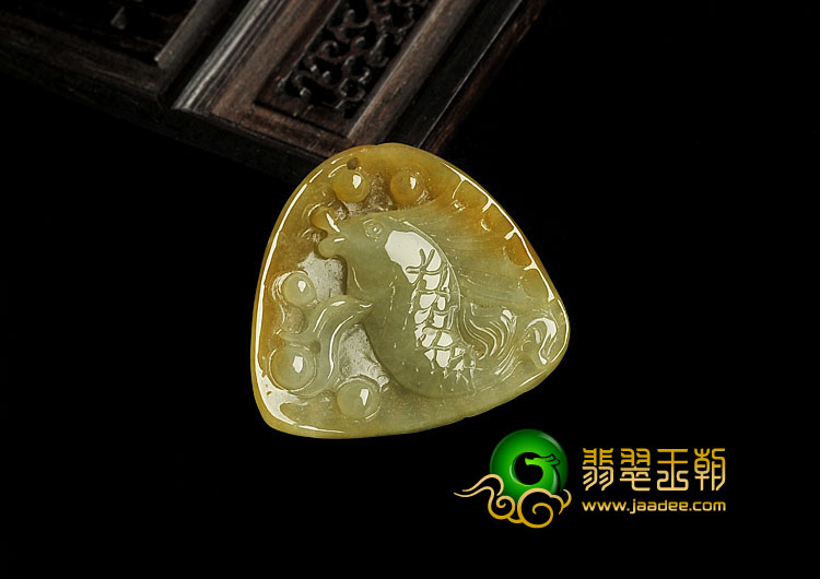 糯冰种褐黄翡缅甸翡翠A货年年有余挂件