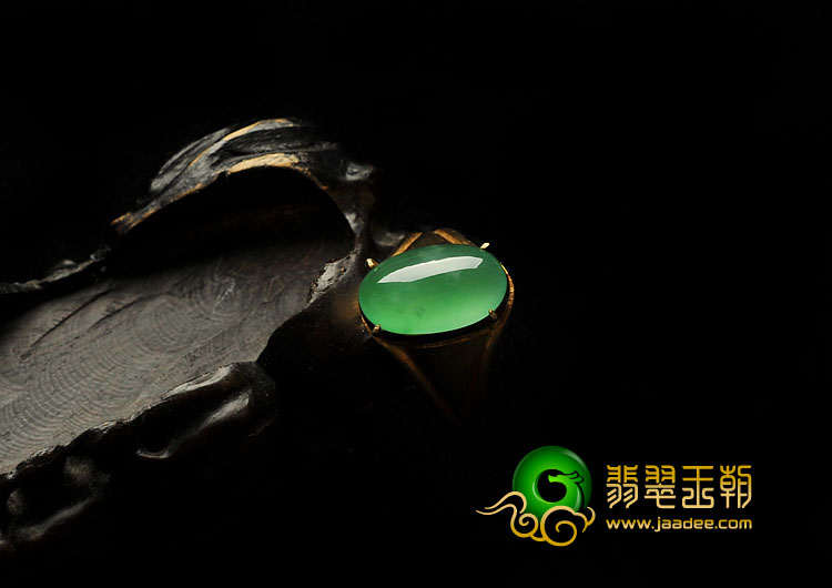 冰玻种阳绿缅甸翡翠A货戒面