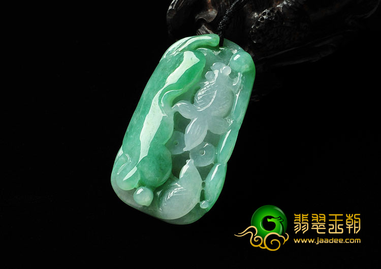 糯冰种翠色缅甸翡翠A货年年有余挂件