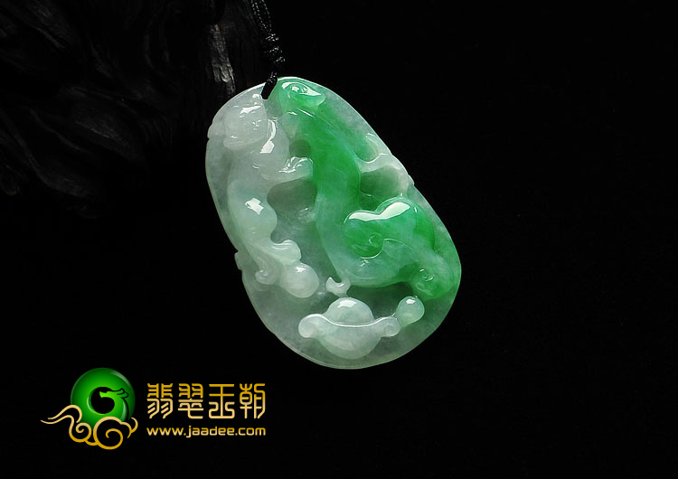 糯冰种翠色缅甸翡翠A货灵猴送福挂件