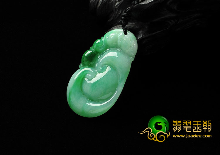 feicui糯冰种翠色缅甸翡翠A货如意挂件