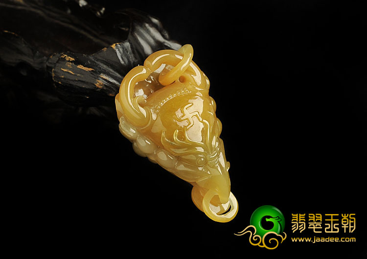 糯冰种黄翡缅甸翡翠A货老鹰头挂件