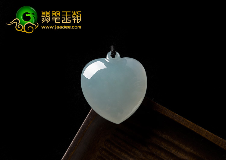 糯冰种缅甸翡翠A货心挂件