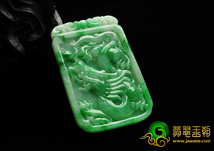 糯冰种翠色缅甸翡翠A货龙牌挂件