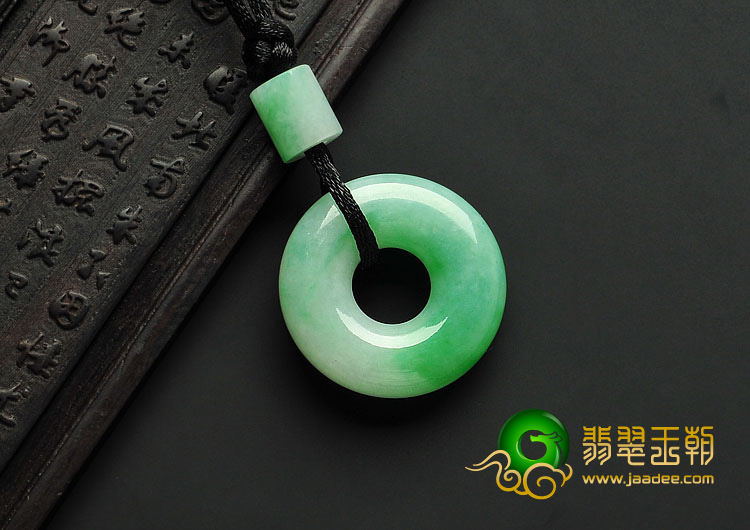 糯冰种翠色缅甸翡翠A货平安环挂件
