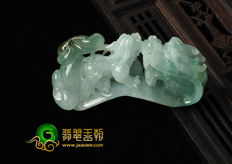 糯冰种晴水缅甸翡翠A货龙钩挂件