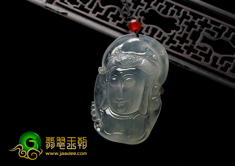 冰玻种淡晴水缅甸翡翠A货观音头挂件
