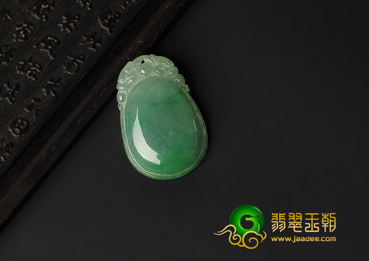糯冰种飘翠缅甸翡翠A货福瓜挂件