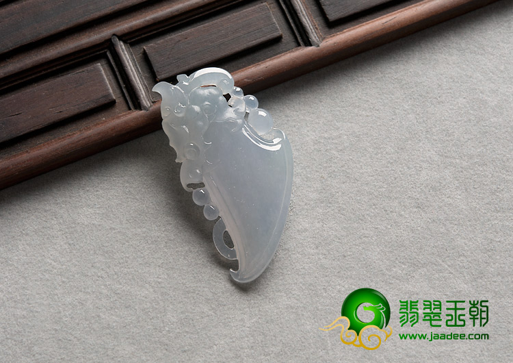冰种晴水缅甸翡翠A货府中有龙挂件