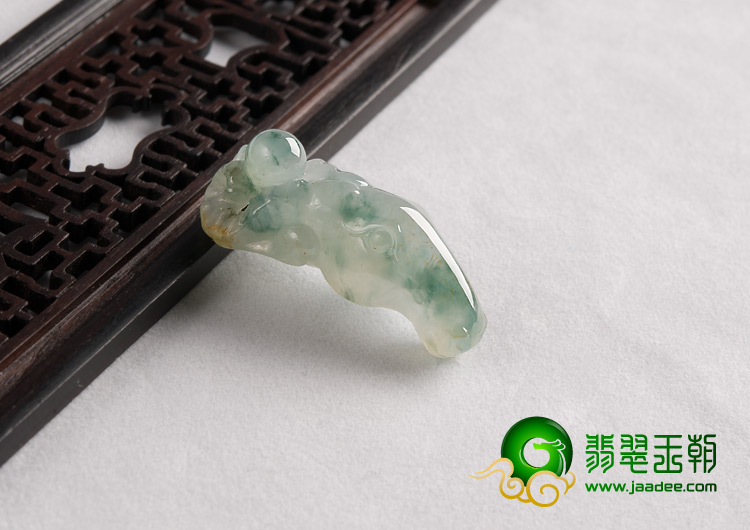 冰种飘花缅甸翡翠A货小羊头挂件