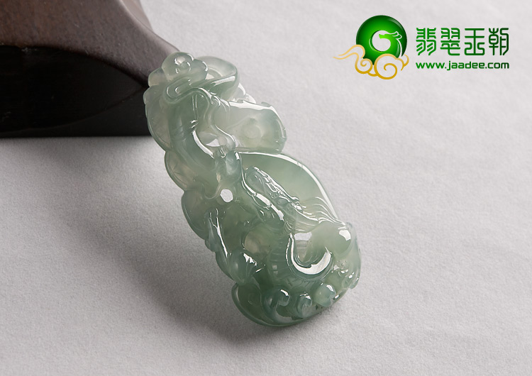冰种晴水缅甸翡翠A货飞龙挂件