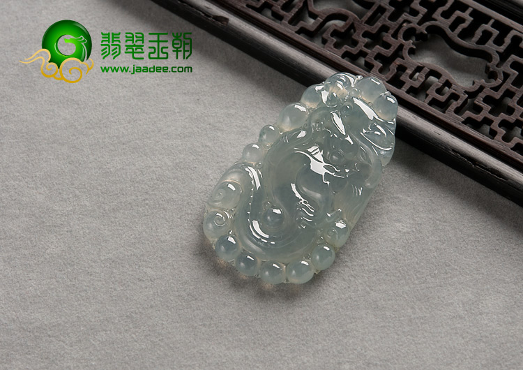 冰种晴水缅甸翡翠A货龙牌挂件