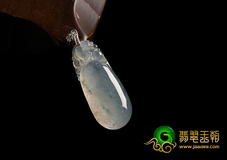冰玻种飘花缅甸翡翠A货福瓜挂件